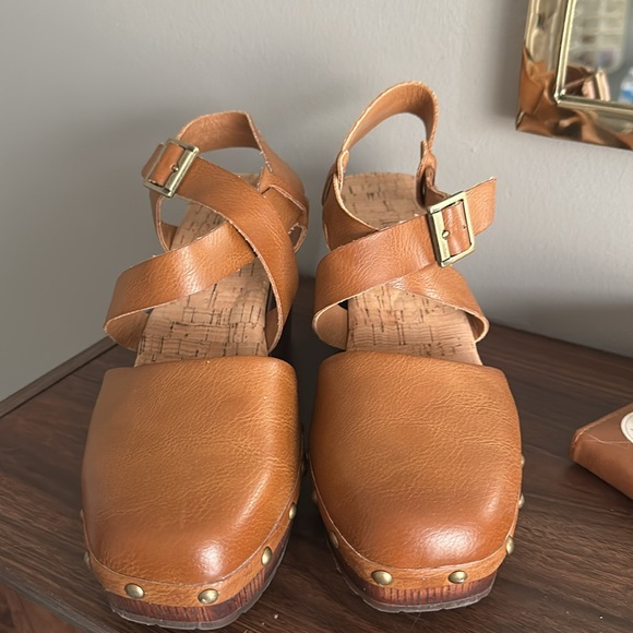 Korks Women’s Wendy Platform Clogs - Picture 5 of 7